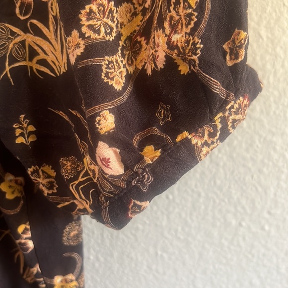 Treasure and Bond tie front top floral - Picture 4 of 7